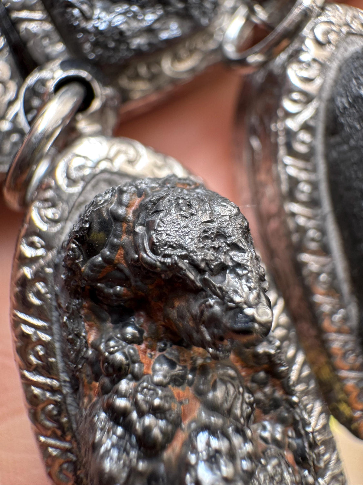 Lek Nam Phi Leklai amulet, top view