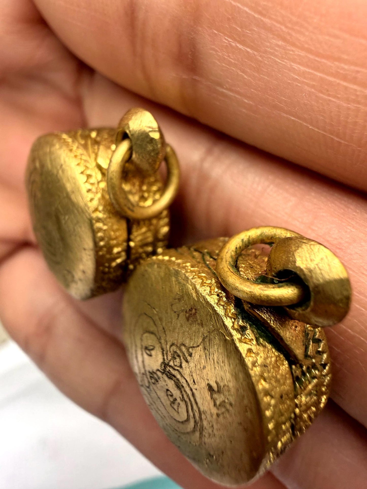 Amazingly Strong Charming Attraction & Persuasion "Golden Speech" Power Wax Pendant Amulet "See Pheung" Charming BeesWax Thai Magic Locket