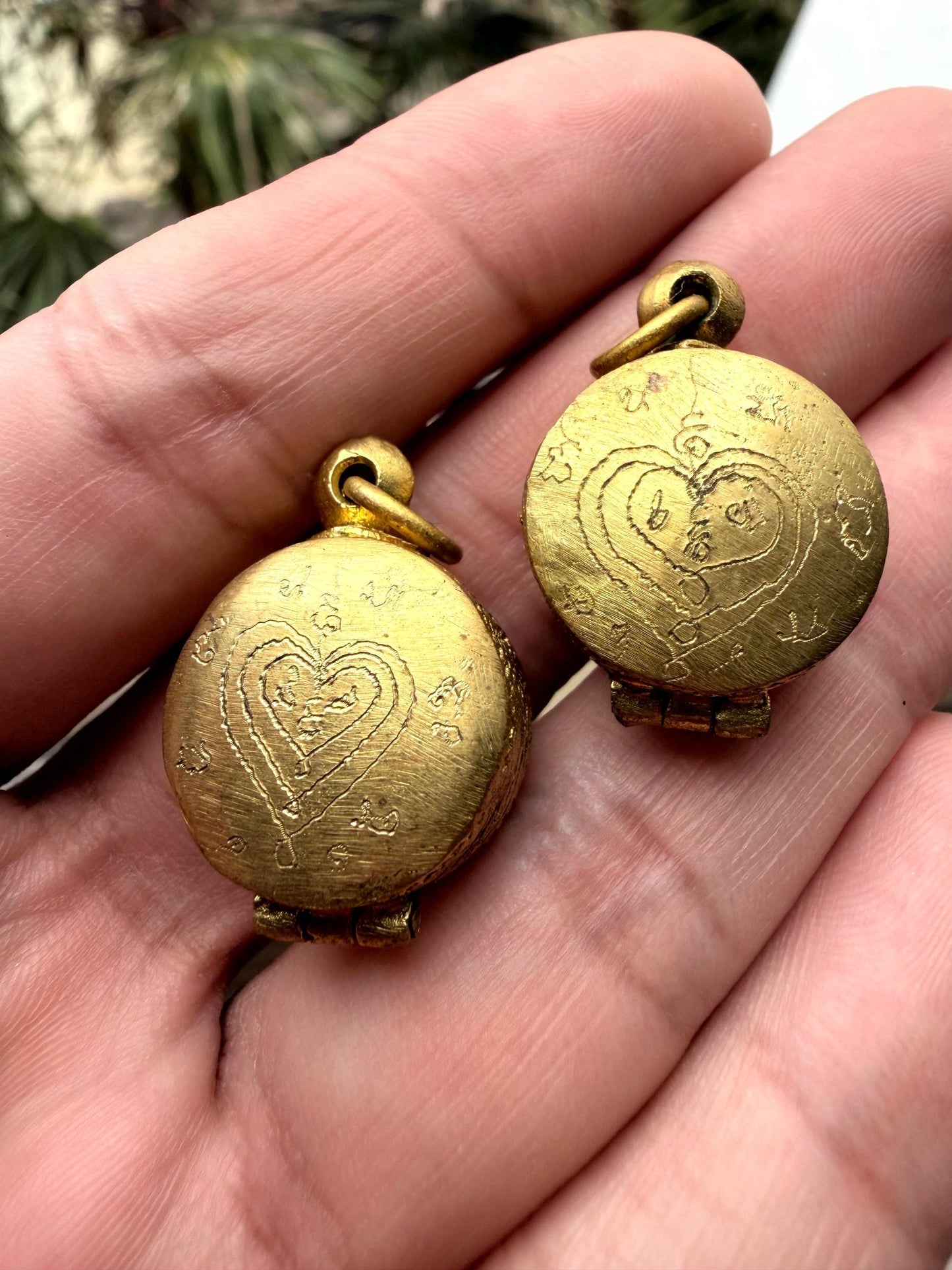 Amazingly Strong Charming Attraction & Persuasion "Golden Speech" Power Wax Pendant Amulet "See Pheung" Charming BeesWax Thai Magic Locket