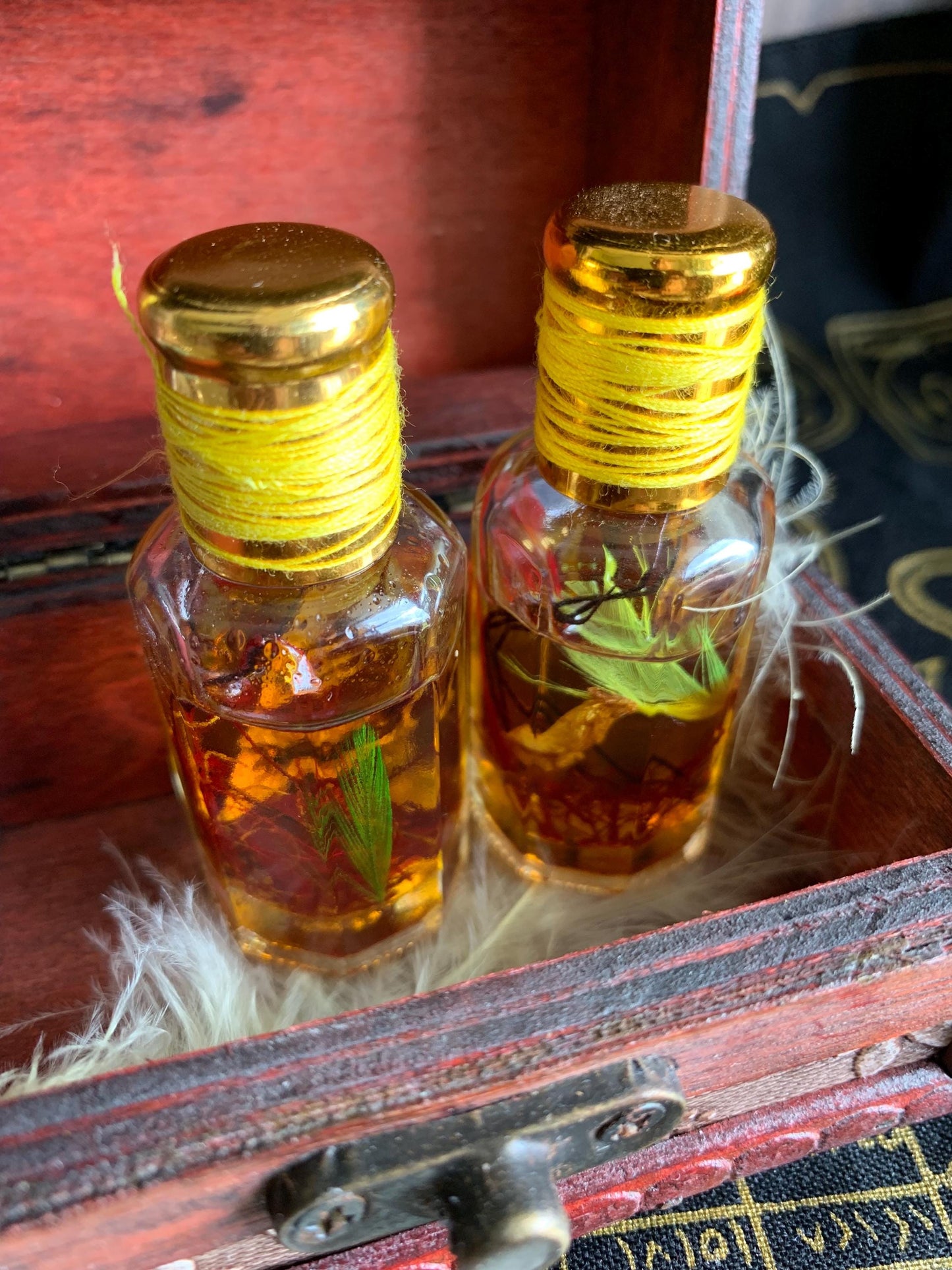Powerful Attraction Magic Chendrawasih Charm Oil for Strong Magnetism, Persuading Power, Powerful Aura Energy, Ability to Charm Anyone