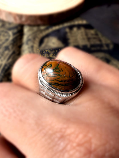 Tiger spirit mustika stone pendant, detail