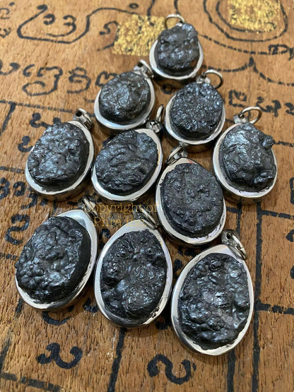 Leklai Tarad stone pendant, alternate angle