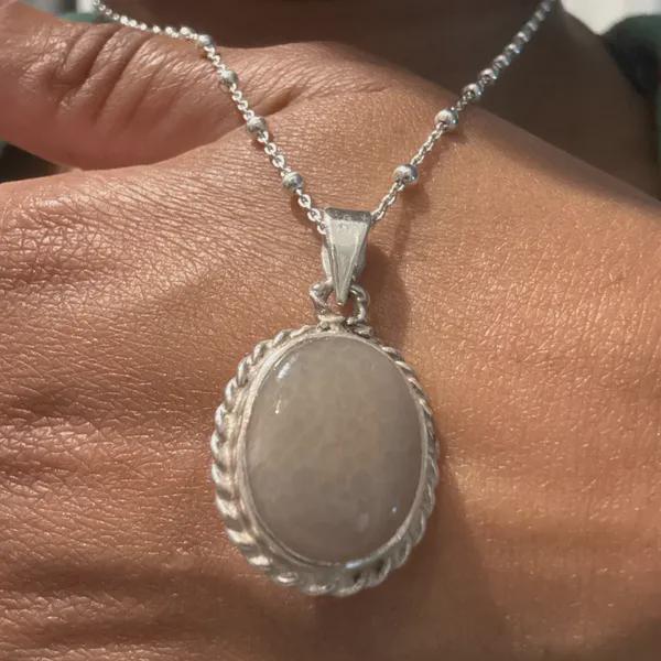 White Cobra Pearl Nagamani pendant, side detail