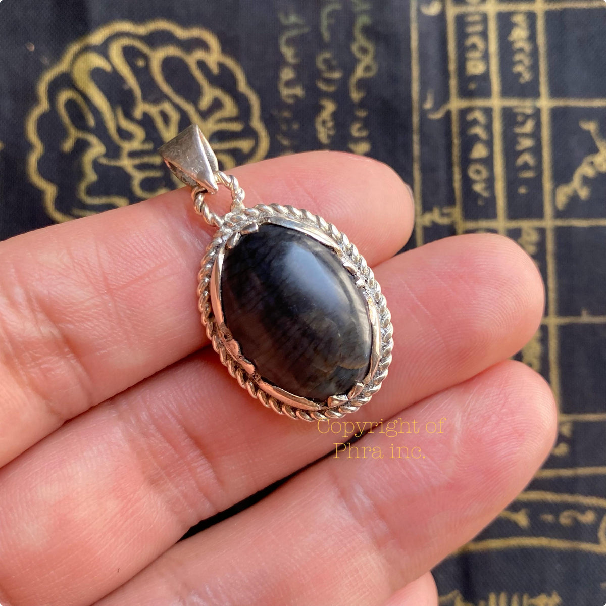 Rear of the pendant showing the embedded King Centipede Pearl