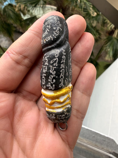 Palakid lightning stone talisman, detail of stone texture