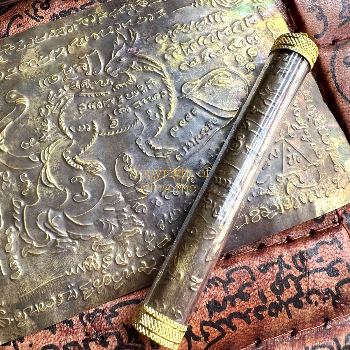 Takrut Yant Kwang Om Palakid with pocket hook, close up