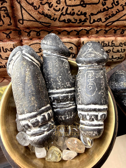 Palakid lightning stone amulet for wealth and protection, front view