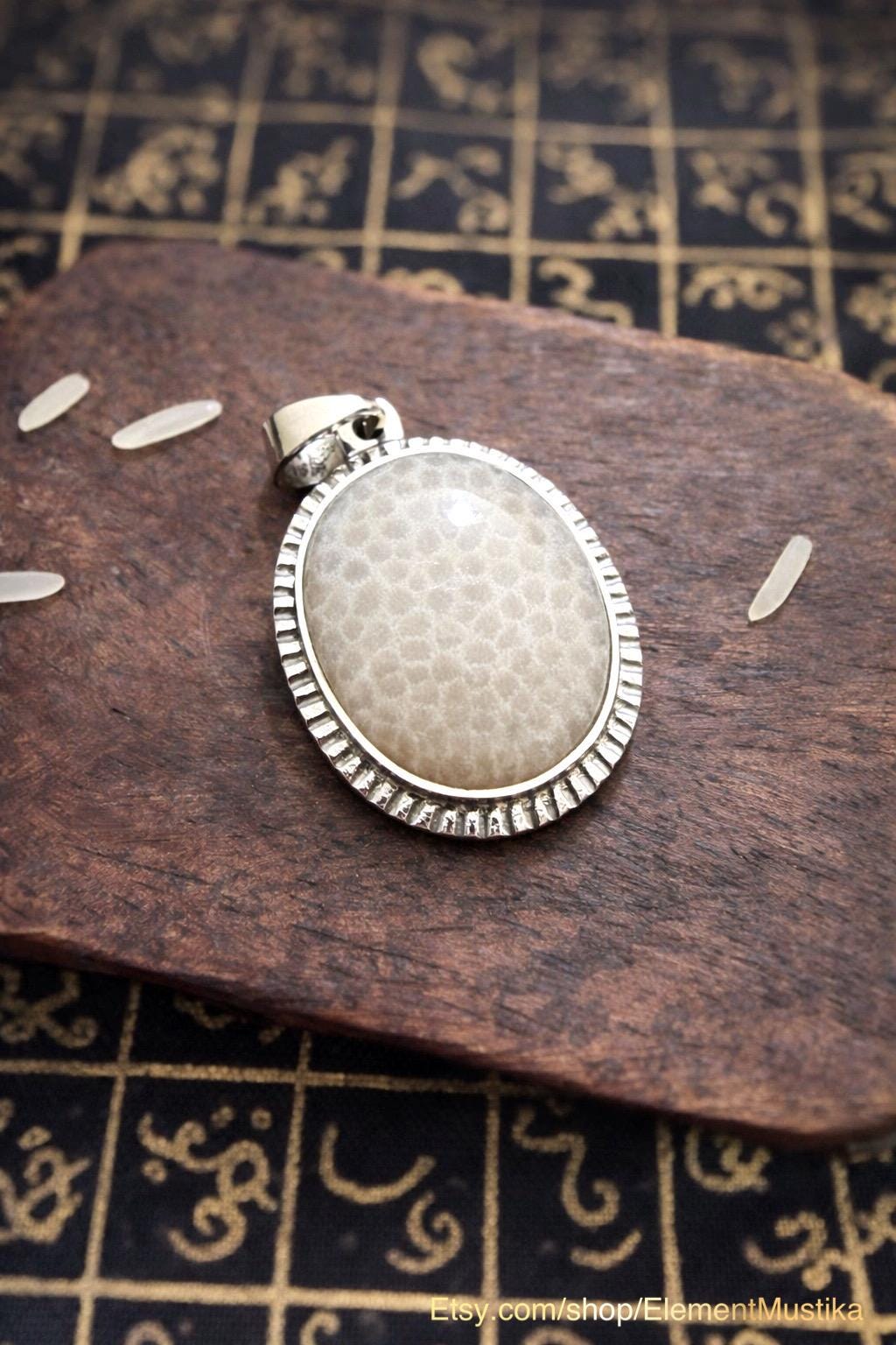 Nagamani White Cobra Pearl Pendant – Stainless Steel Nagamani Amulet Talisman Stone for Luck, Wealth, Prosperity, Protection