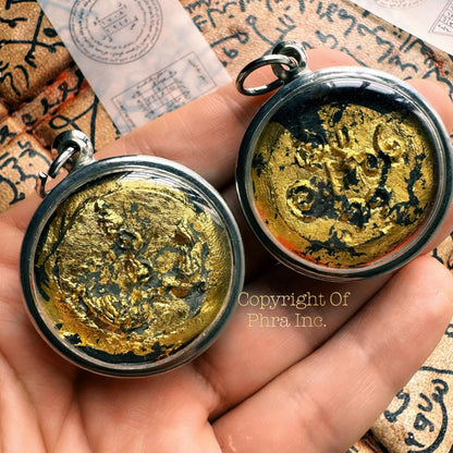 Thao Wahn Long attraction Thai amulet, front view