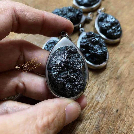 Leklai Tarad protection stone in stainless steel pendant, front view