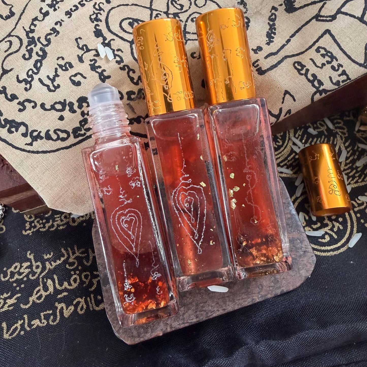 Hardcore Dark Magic Love & Love Attraction Thai Occult Maha Saneh Oil for Strong Love Attraction Pheromone Magnetic Thai Amulet Charm