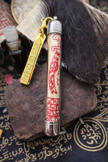 Close-up of the jackal skin texture on the talisman