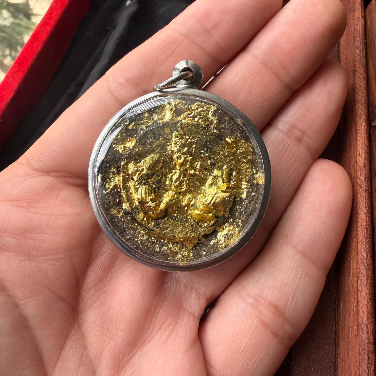 Thao Wahn Long Thai amulet shown with pendant casing