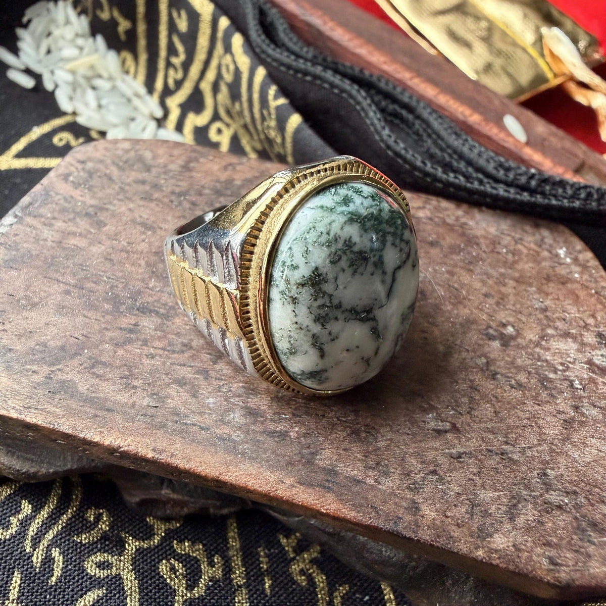 White Lightning Stone Leklai amulet with ring setting option