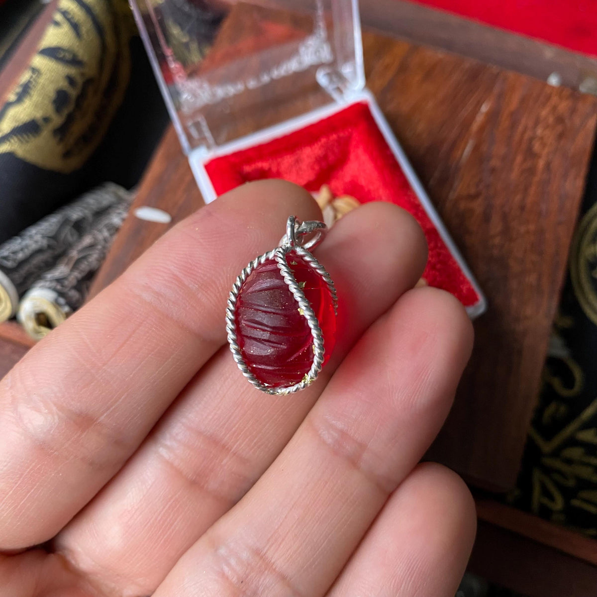 Centipede pearl gambling luck pendant, side angle