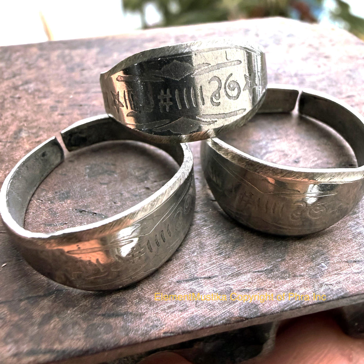 Adjustable stainless steel Solomonic ring, side angle