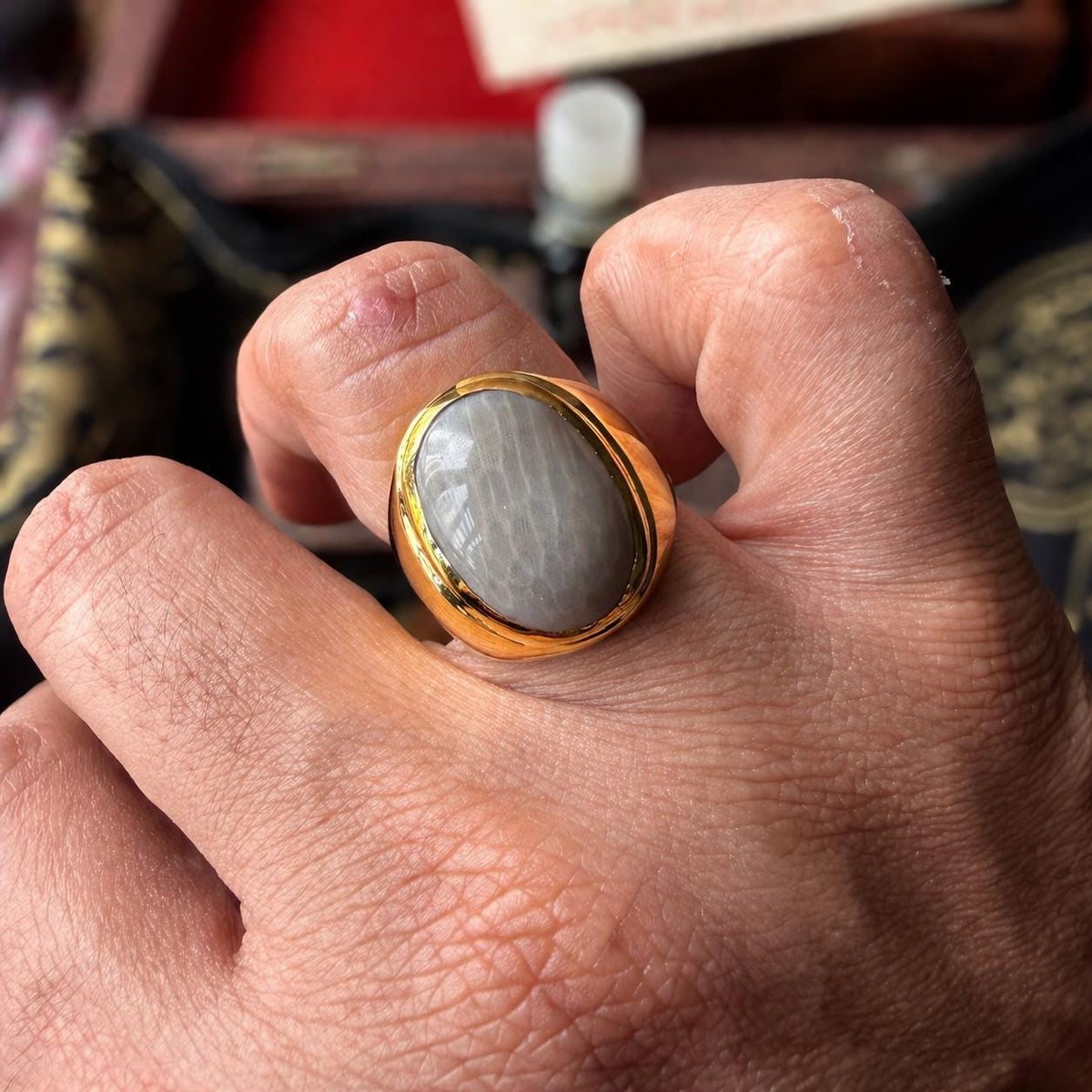 Close-up of the white cobra pearl showing its snake scale pattern