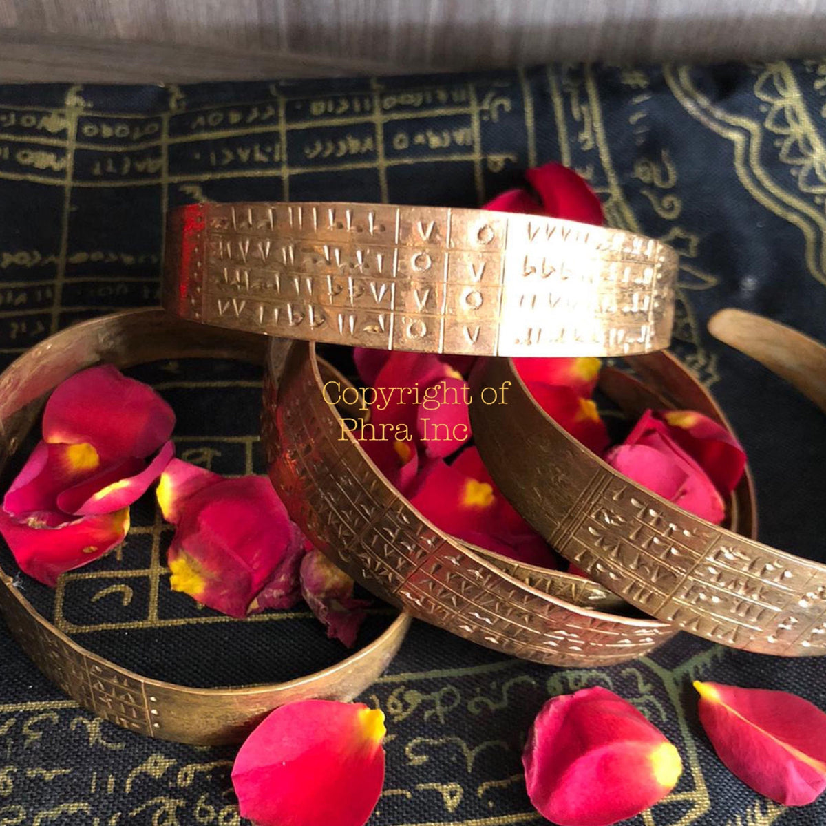 Close up of the Seal of Solomon engraving on the bangle