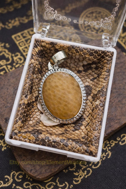 Golden Cobra Pearl pendant, alternate angle