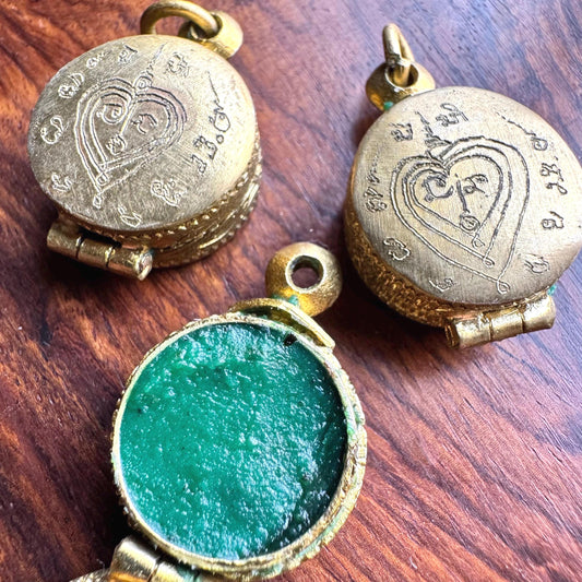 See Pheung charming wax pendant locket, front view