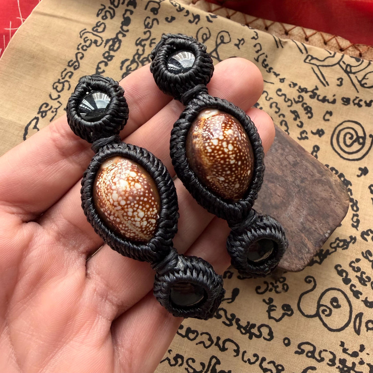 Leklai Tarad stone beads on the healing bracelet, close up