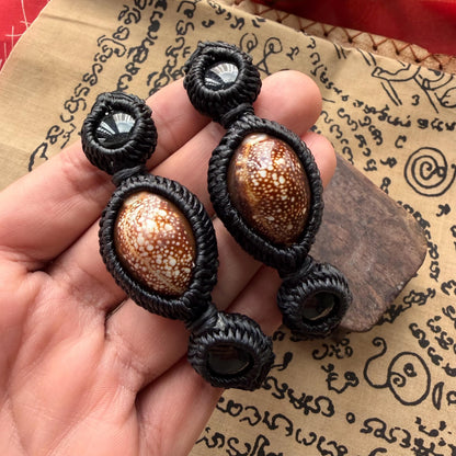 Leklai Tarad stone beads on the healing bracelet, close up