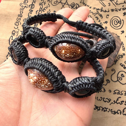 Biage shell centrepiece of the protection bracelet, detail