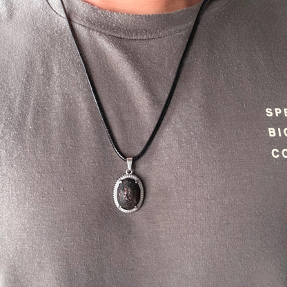 Suasa metal stone detail on the pendant