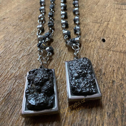 Leklai Tarad pendant and stone necklace combo, front view