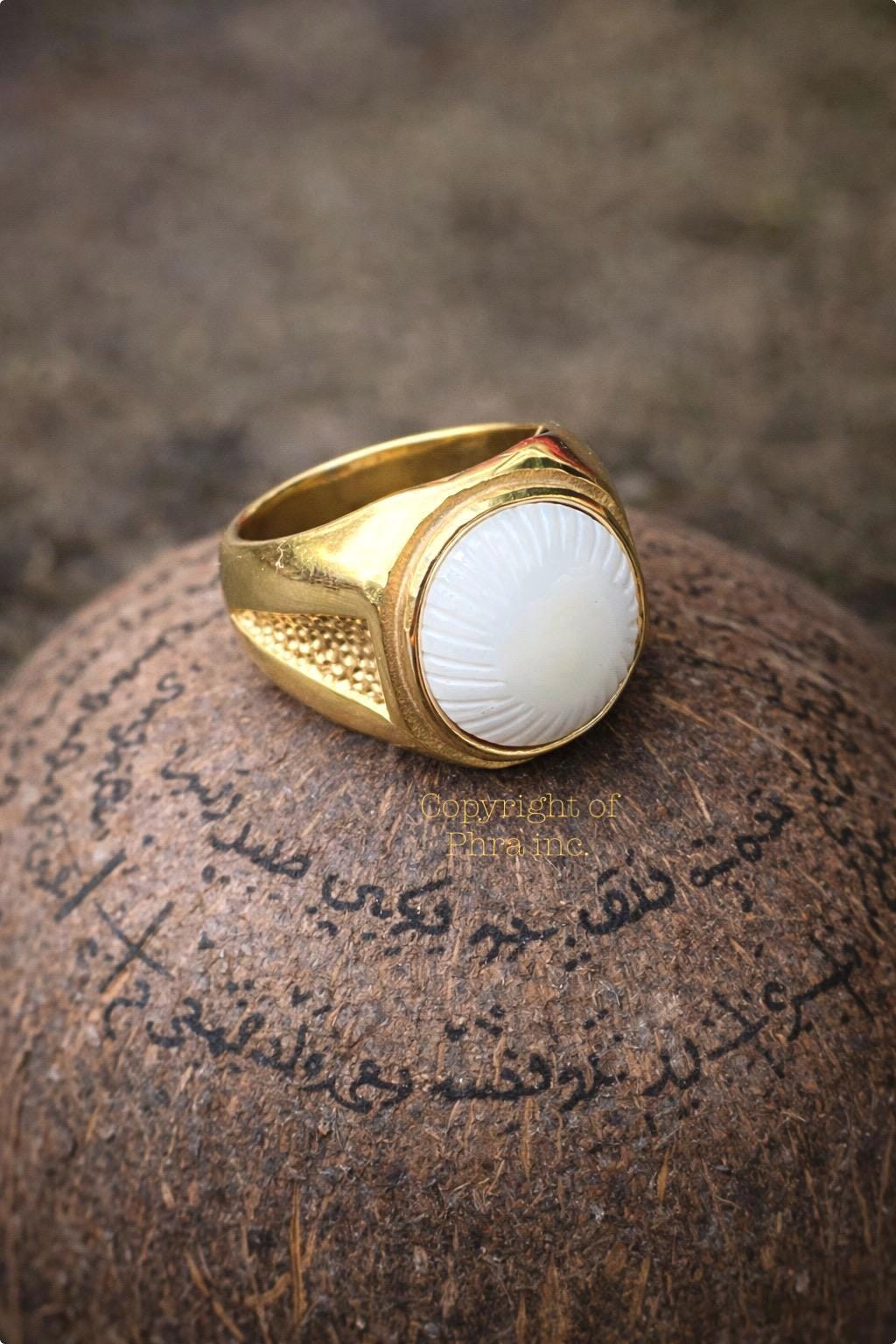 Coconut Pearl Shripala Morthi silver ring, front view