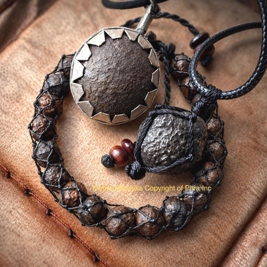 Munta Besi Hebhab stone pendant, front view